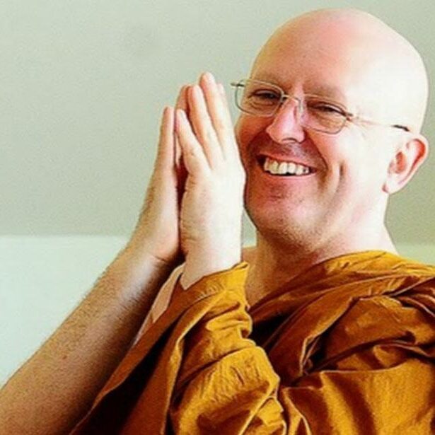 ajahn-brahm-square-da95e041334e8d373e49703c054117e3-hvl91i5jxwsd